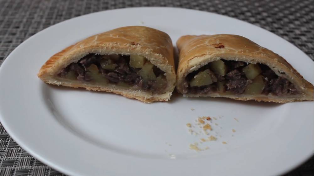 ilustrasi hidangan cornish pasty yang telah matang (youtube.com/Food Wishes)