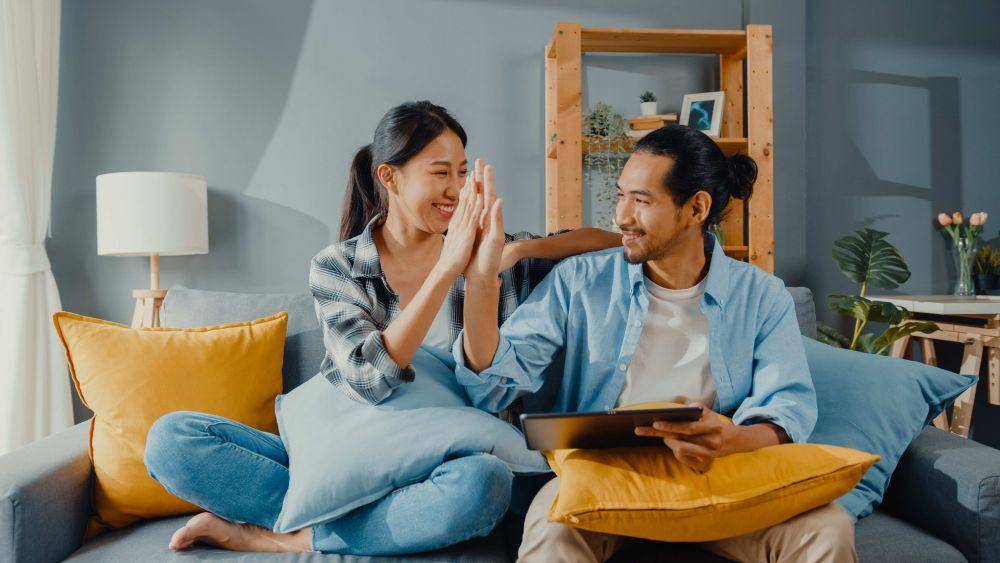 Ilustrasi pasangan mengobrol seru. (Pexels.com/Tirachard Kumtanom)