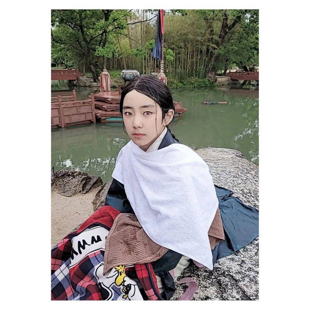 Choi Seung Hoon di balik layar Lovers of the Red Sky. (instagram.com/huni.lovelove)