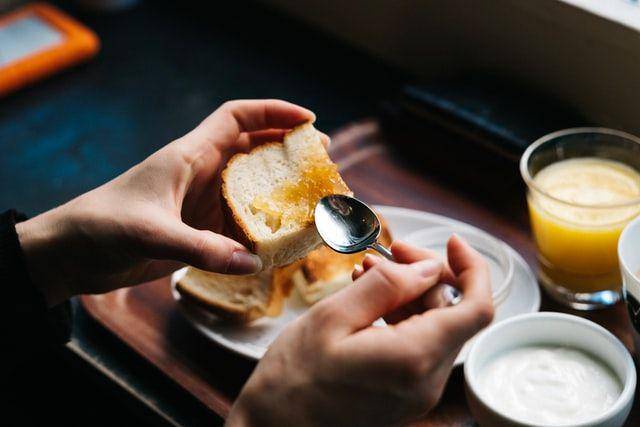 ilustrasi sarapan (unsplash.com/JonasJacobsson)