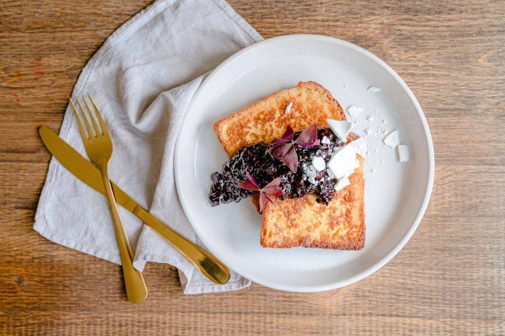 ilustrasi chamomile french toast (pexels.com/Anthony Shkraba)