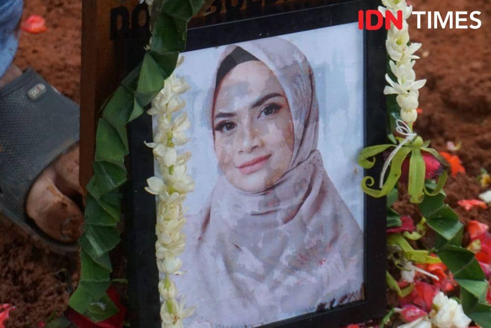 Banjir Air Mata 4 Pesan Menyentuh Vanessa Angel Untuk Gala Saat Dewasa