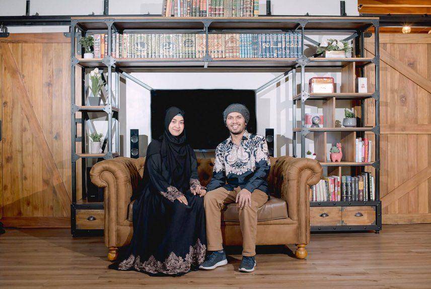 Hanan Attaki dan istri (instagram.com/haneenakira)