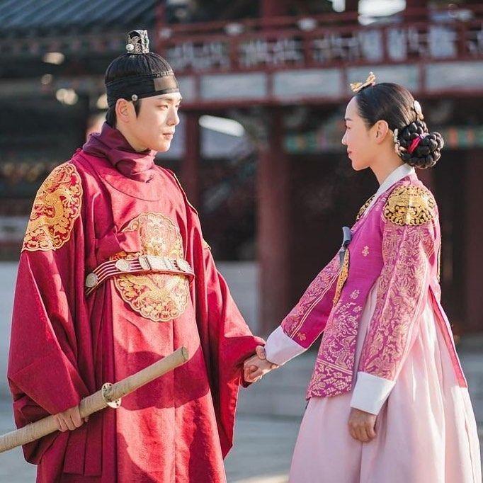 Kim Jung Hyun dan Shin Hye Sun di drama Mr. Queen (instagram.com/kdrama_mrqueen)