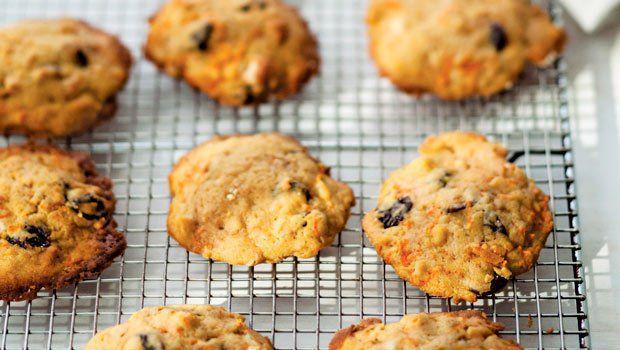 ilustrasi white chocolate cherry carrot cookies (parade.com/Quentin Bacon)