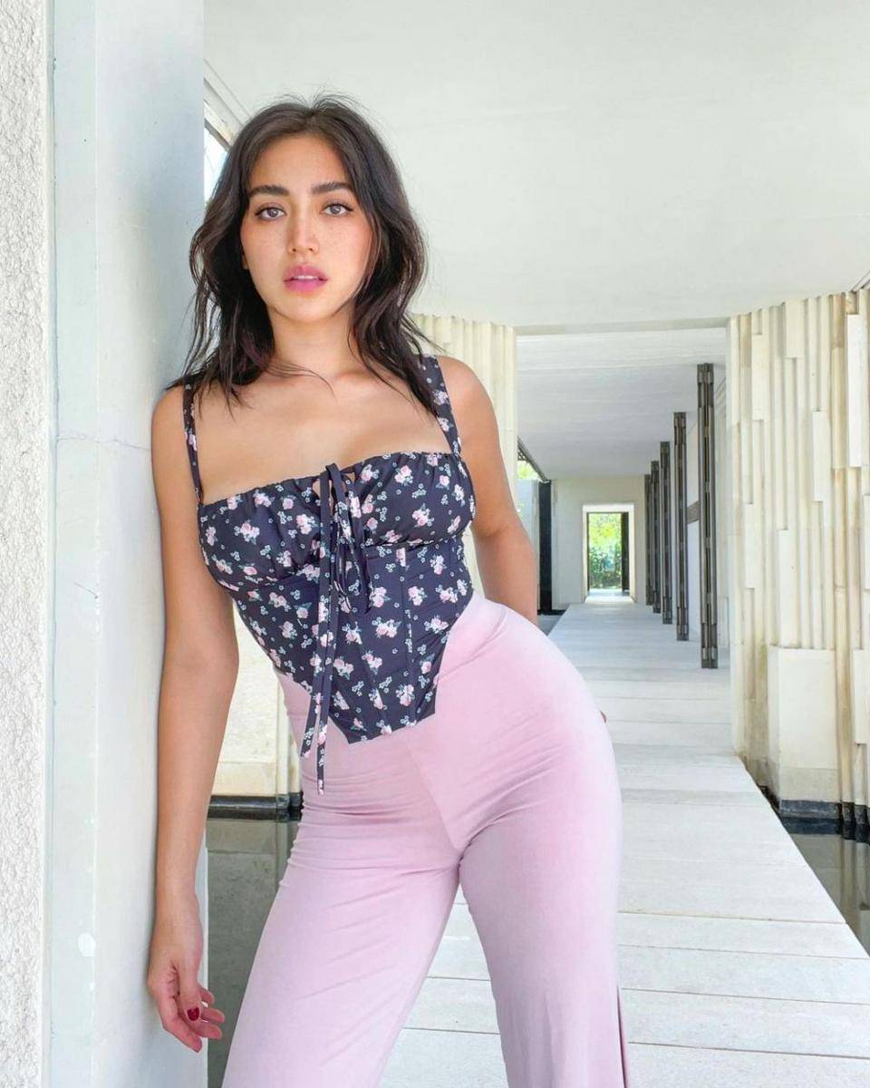 Jessica Iskandar (instagram.com/inijedar)