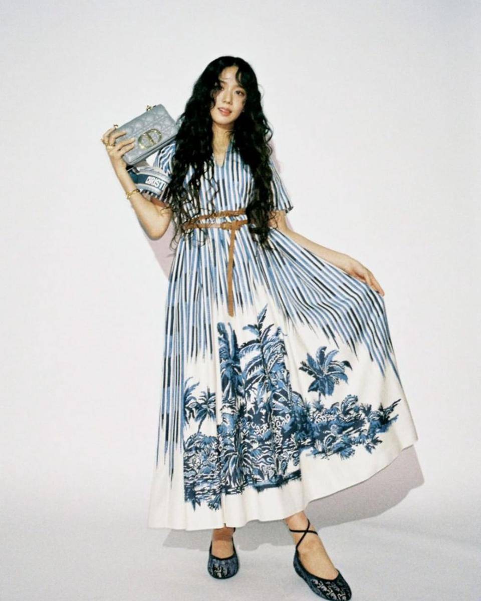 Dress vintage style Jisoo BLACKPINK (twitter.com/GlobalBlackPink)