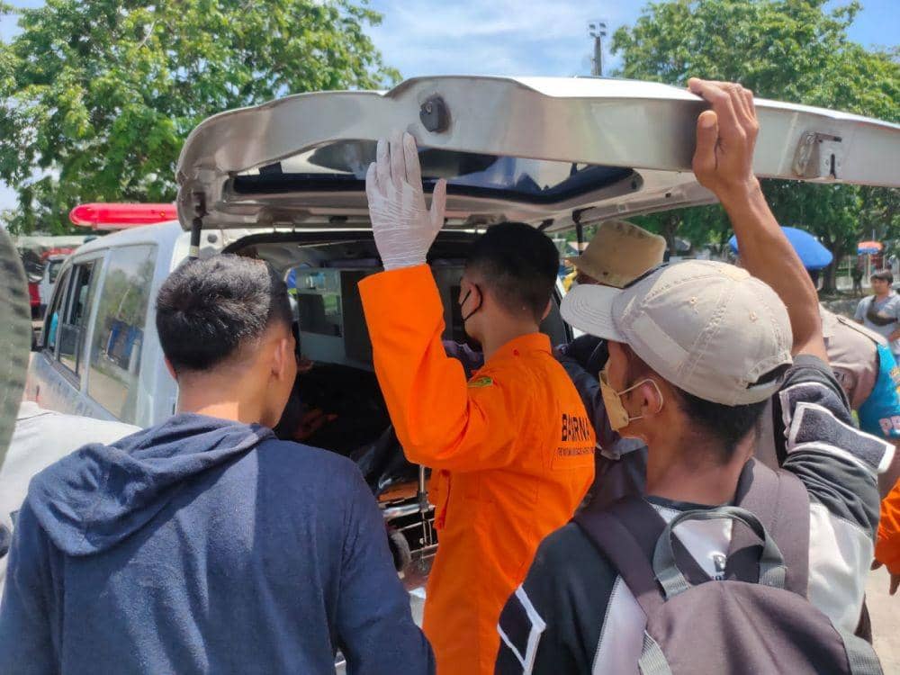 Jenazah korban dibawa menuju RS Bhayangkara Kota Mataram/dok. SAR Mataram