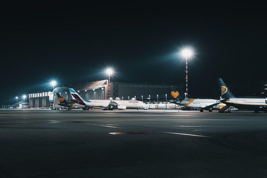 Ilustrasi bandara. (Unsplash.com/Karl Köhler)
