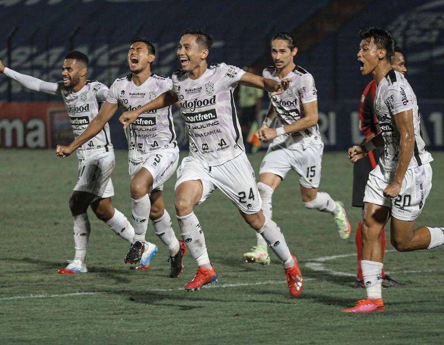 Ricky Fajrin saat merayakan gol penentu kemenangan Bali United. (instagram.com/baliunitedfc)