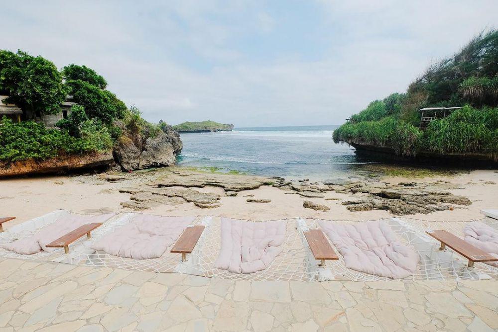5 Cafe dan Resto di Jogja dengan View Pantai, Suasananya Menyenangkan!