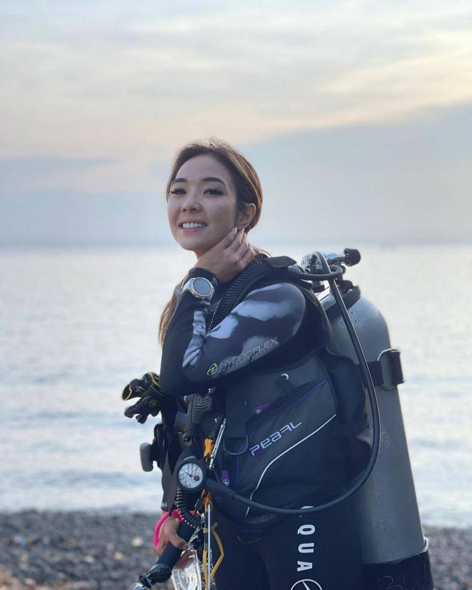 Gisella Anastasia scuba diving (Instagram.com/gisel_la/)