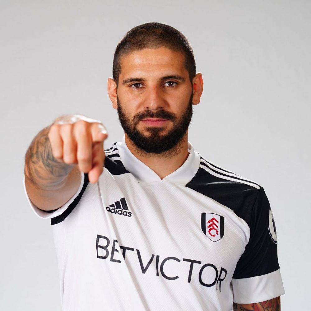 Aleksandar Mitrovic sat berkostum Fulham. (instagram.com/fulhamfc)