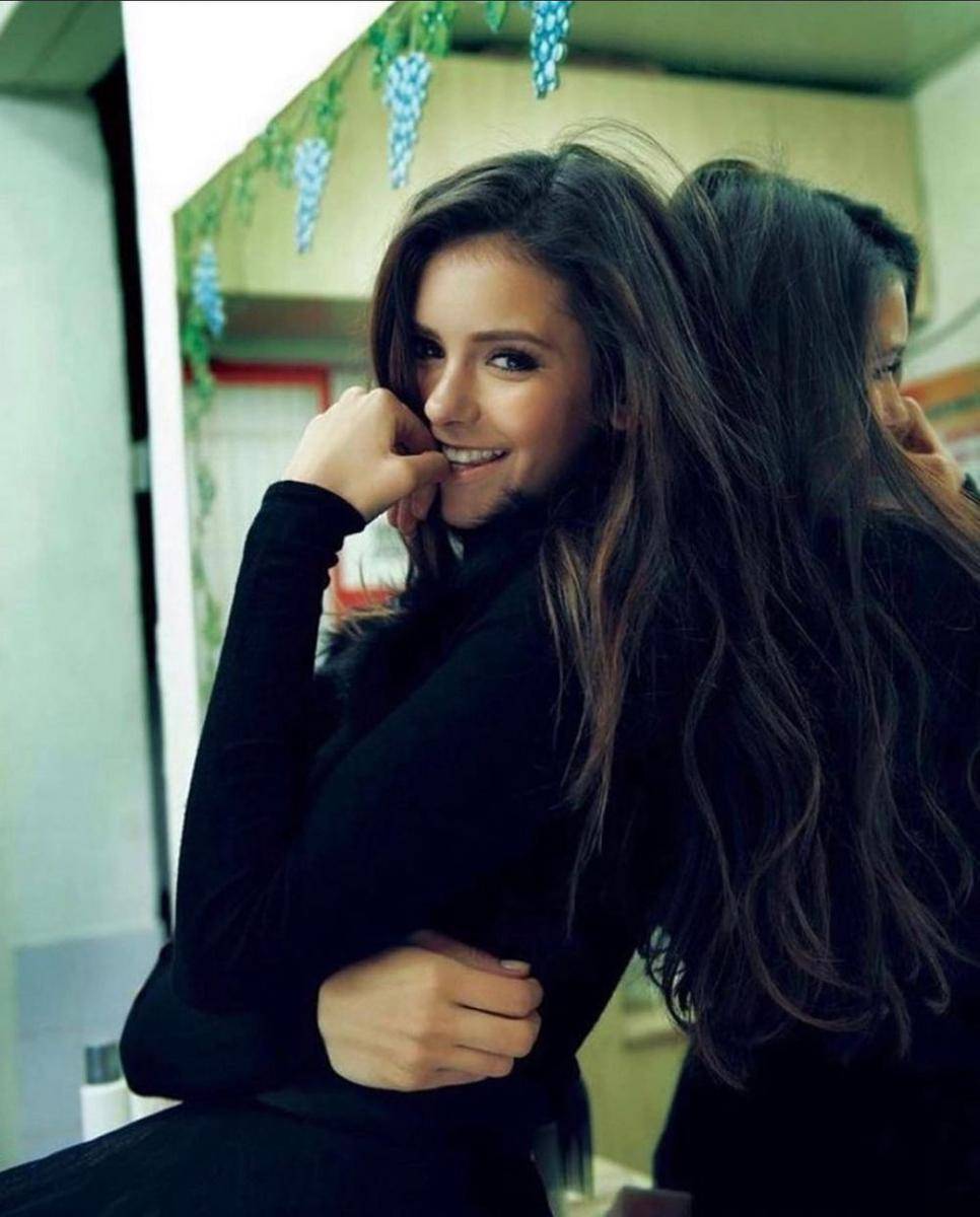 potret Nina Dobrev (instagram.com/nina)