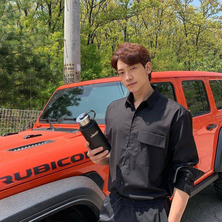 Rain (instagram.com/rain_oppa)