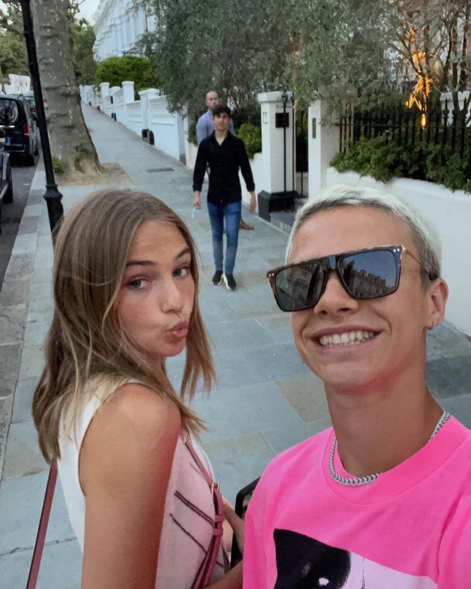potret Romeo Beckham dan Mia Regan (instagram.com/romeobeckham)
