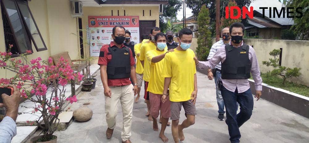Kelima tersangka curanmor saat digiring petugas kepolisian (IDN Times/ Bambang Suhandoko)