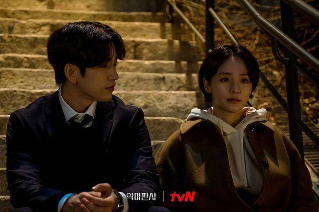 Kim Ga On dan Yoon Soo Hyun di The Devil Judge(instagram.com/tvn_drama)