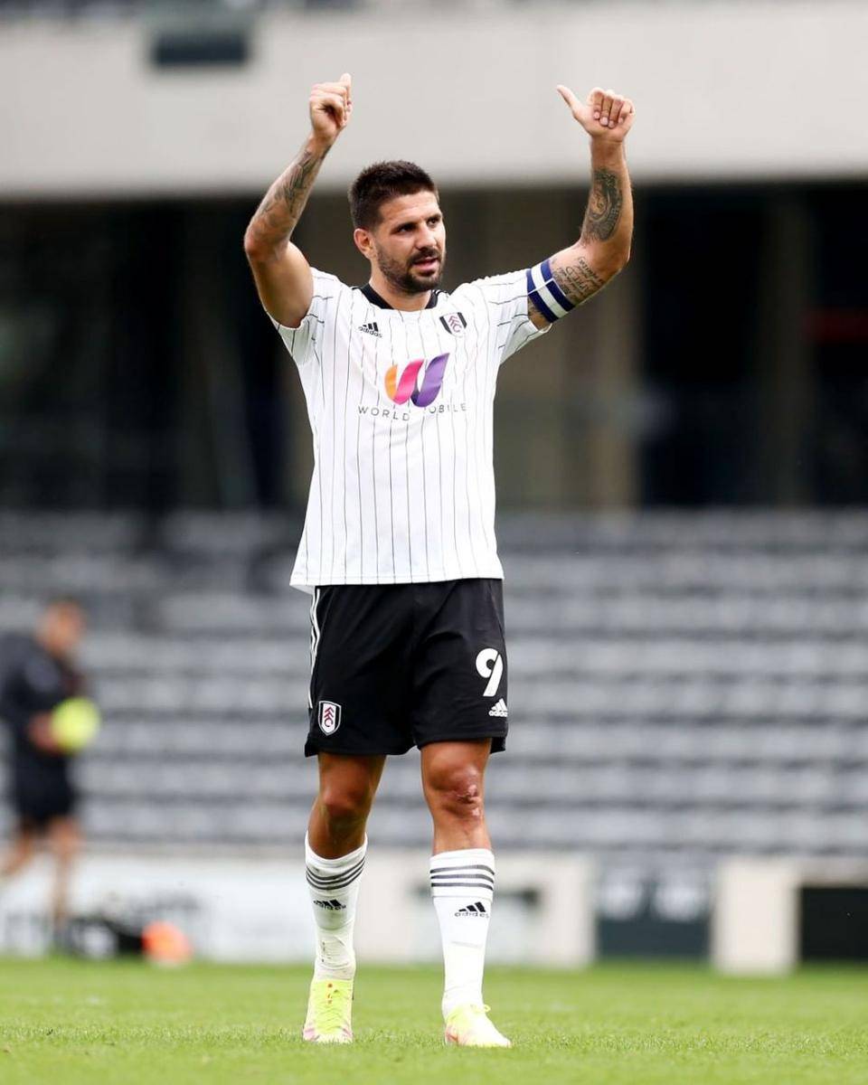 Aleksandar Mitrovic seusai pertandingan bersama Fulham. (instagram.com/fulhamfc)