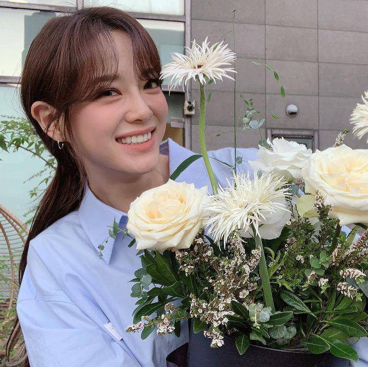 Kim Sejeong (instagram.com/clean_0828)