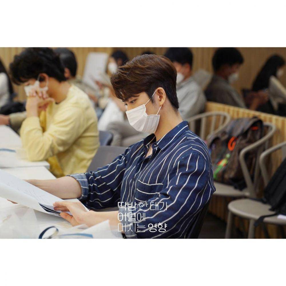 Kang Tae Oh saat pembacaan naskah drama The Effect of a Finger Flick on a Breakup (instagram.com/kbsdrama)
