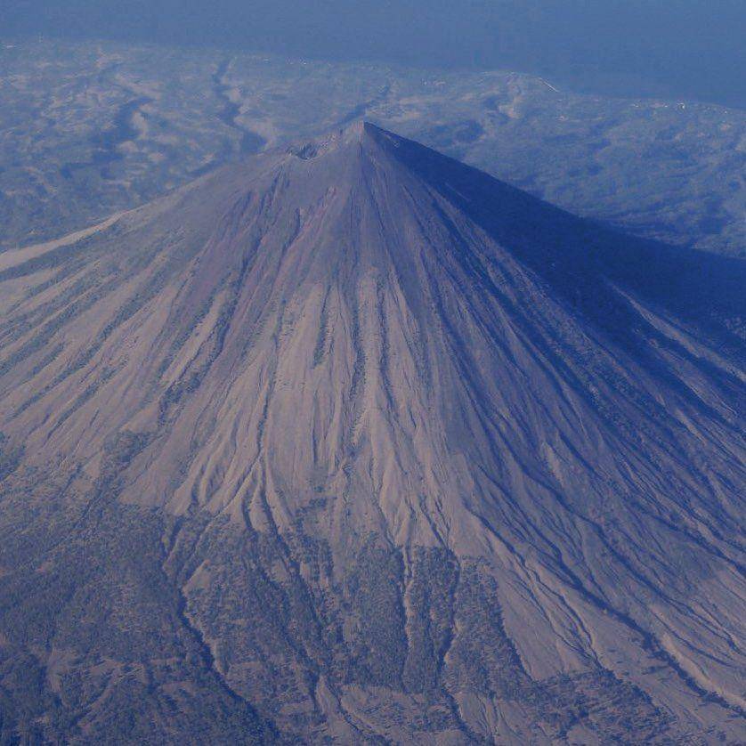 Gunung Inerie (instagram.com/floresexotictours)
