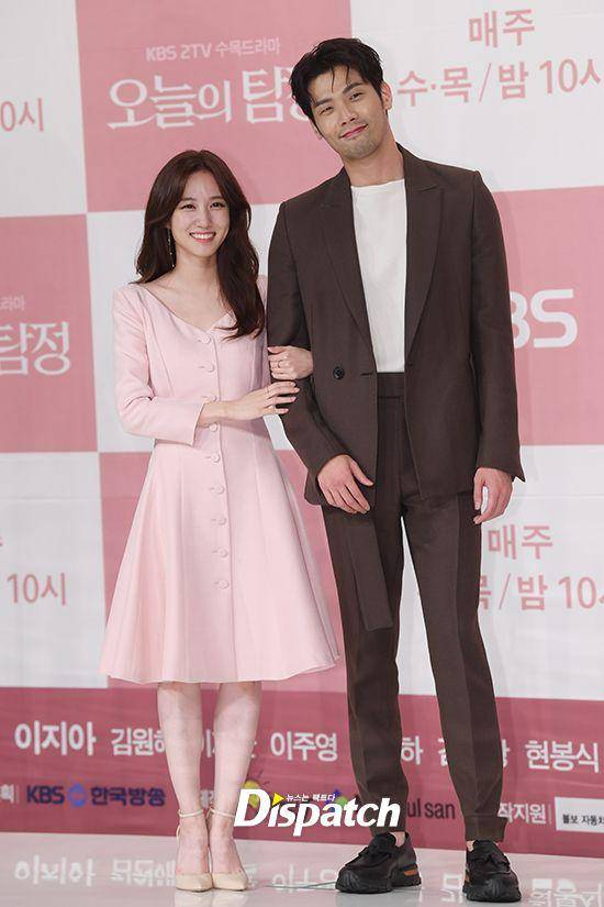 Potret Park Eun Bin dan Choi Daniel dalam konferensi pers drama "Ghost Detective" (koreadispatch.com)