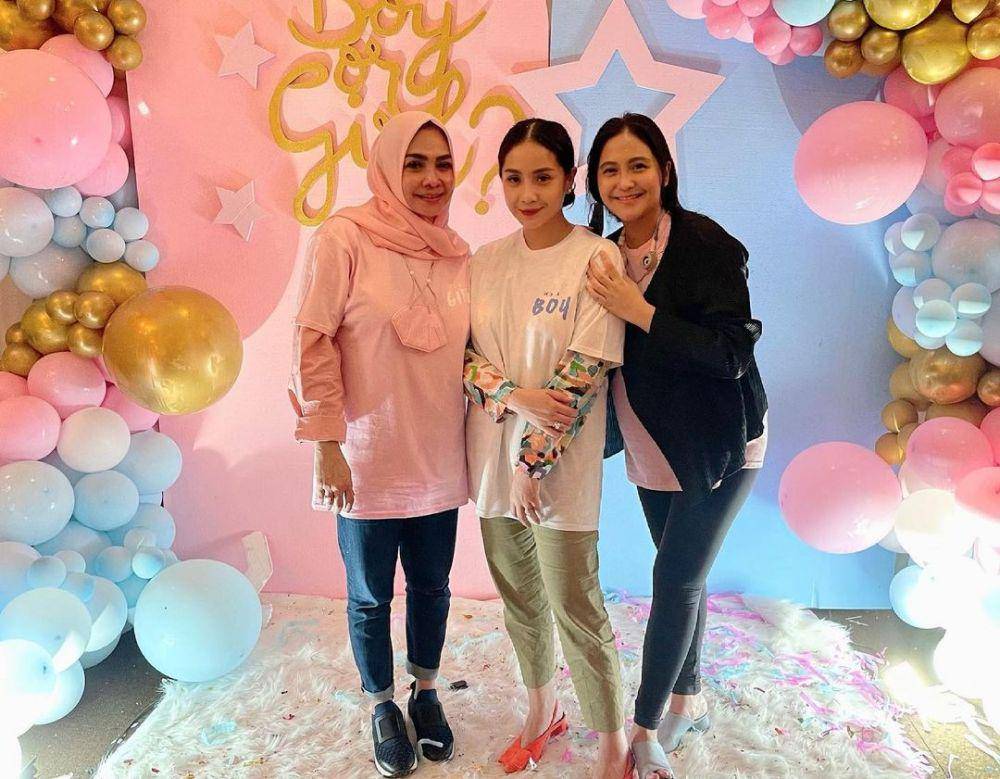 potret Rieta Amilia dan kedua putrinya (instagram.com/rieta_amilia)