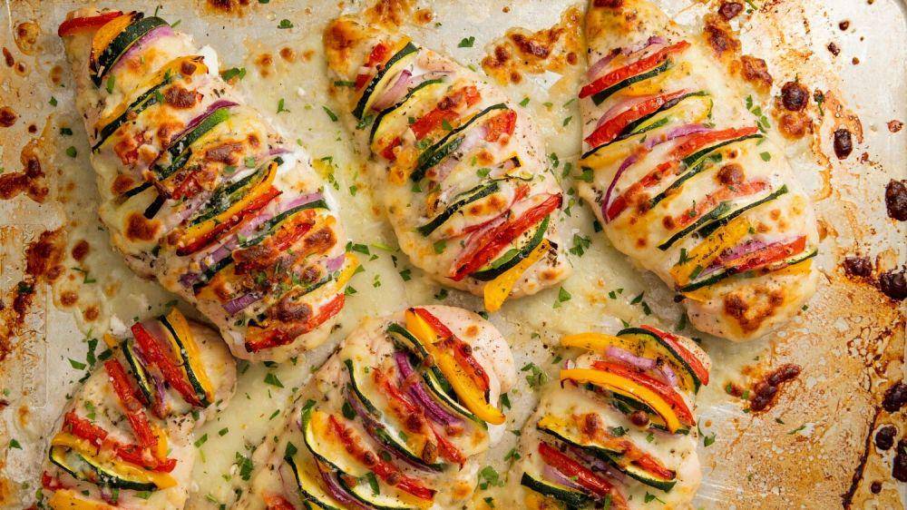 ilustrasi primavera stuffed chicken (delish.com/Ethan Calabrese)