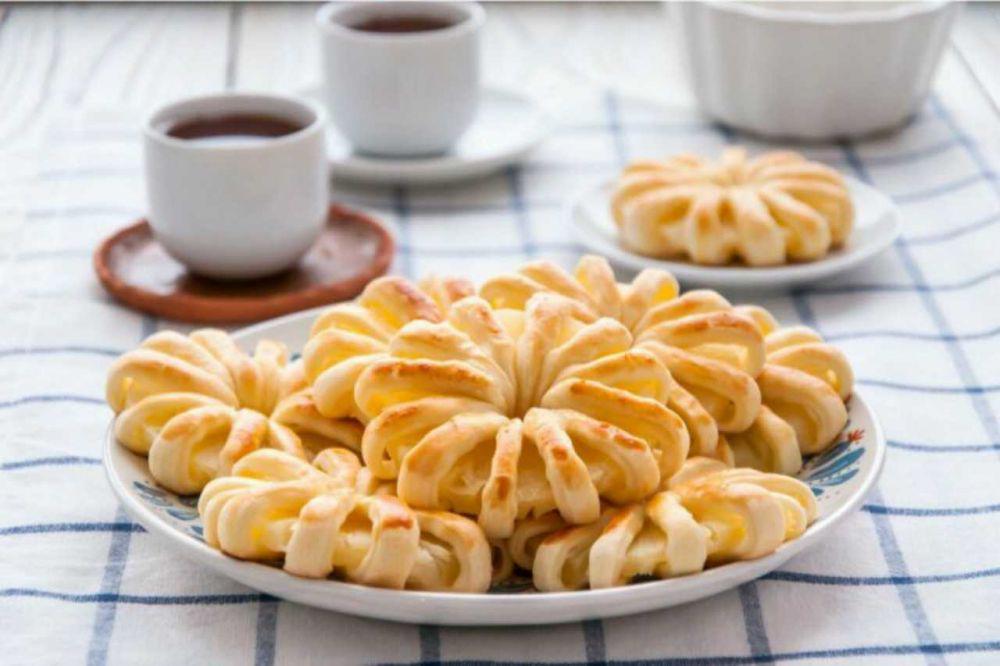 pineapple puff pastry (foodtempel.com)
