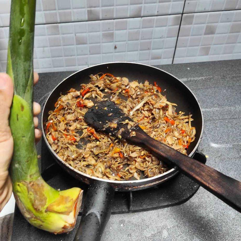 Menumis sambal bongkot (instagram.com/chenkitchen2020)