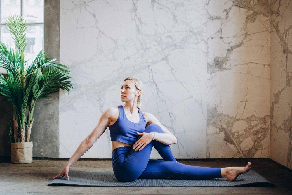 ilustrasi yoga (pexels.com/Elina Fairytale)