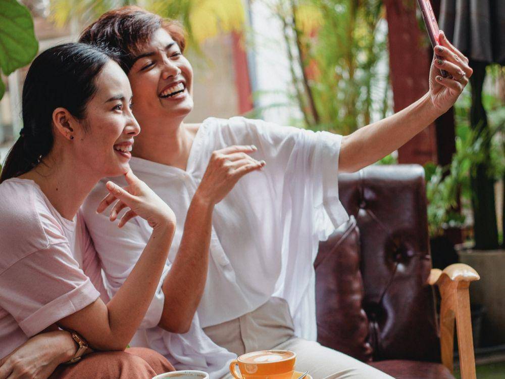 ilustrasi berselfie (pexels.com/Sam Lion)