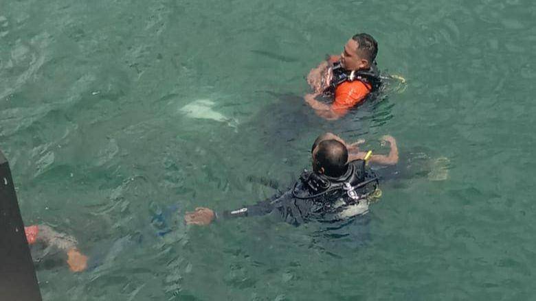 Operasi pencarian korban tenggelam di Pantai Barombong Makassar oleh Tim SAR, Minggu (7/11/2021). Dok. Disdamkar Makassar