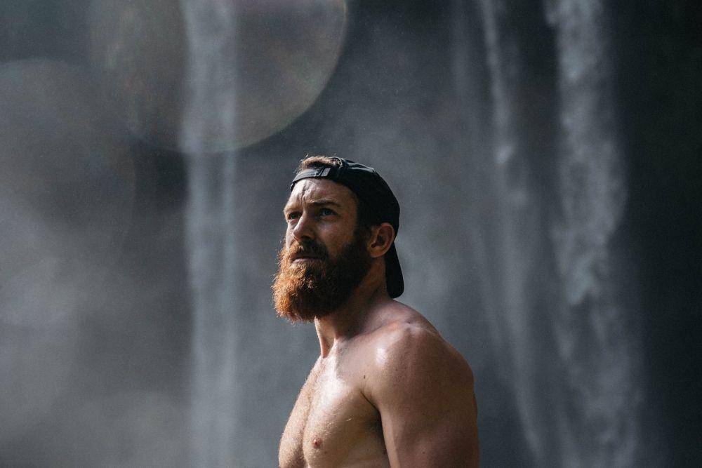 Pria berjenggot (unsplash.com/Jakob Owens)
