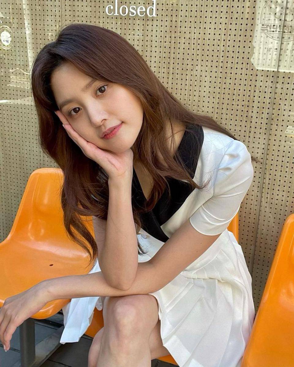 Junghwa EXID (instagram.com/jeonghwa_0508)