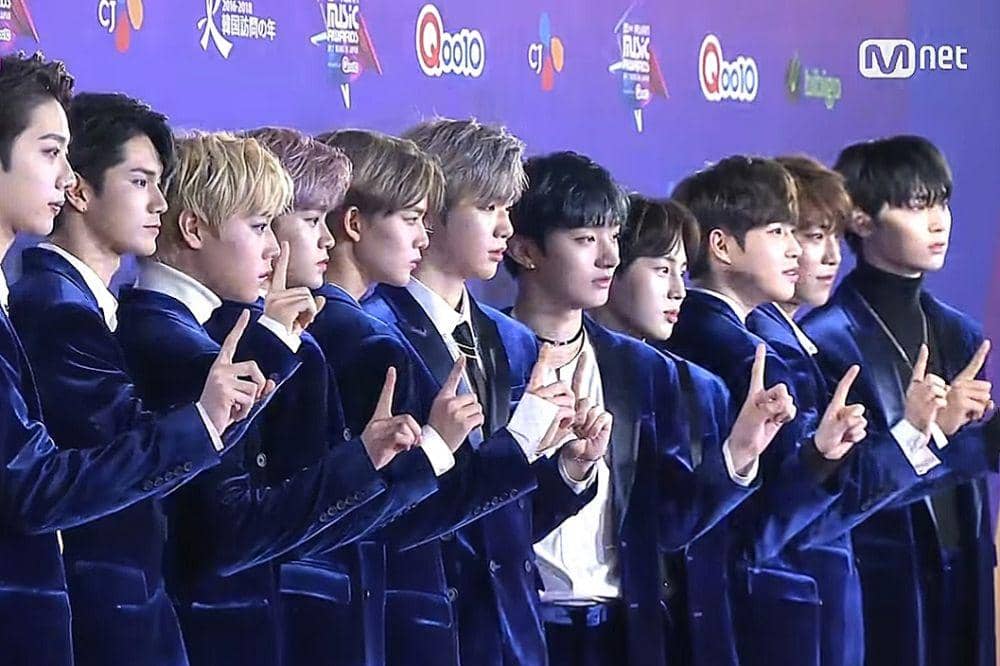Wanna One pada acara red carpet 2017 MAMA in Japan. (dok.Mnet K-Pop/Red Carpet with Wanna One)
