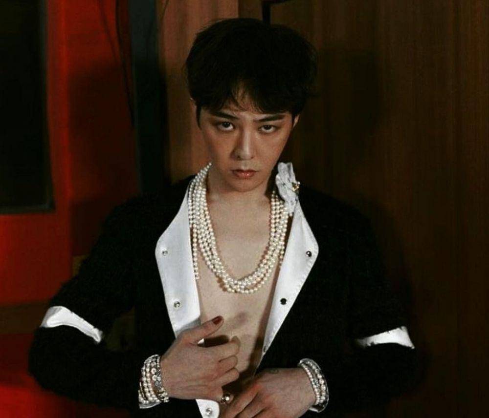 G-Dragon (instagram.com/xxxibgdrgn)