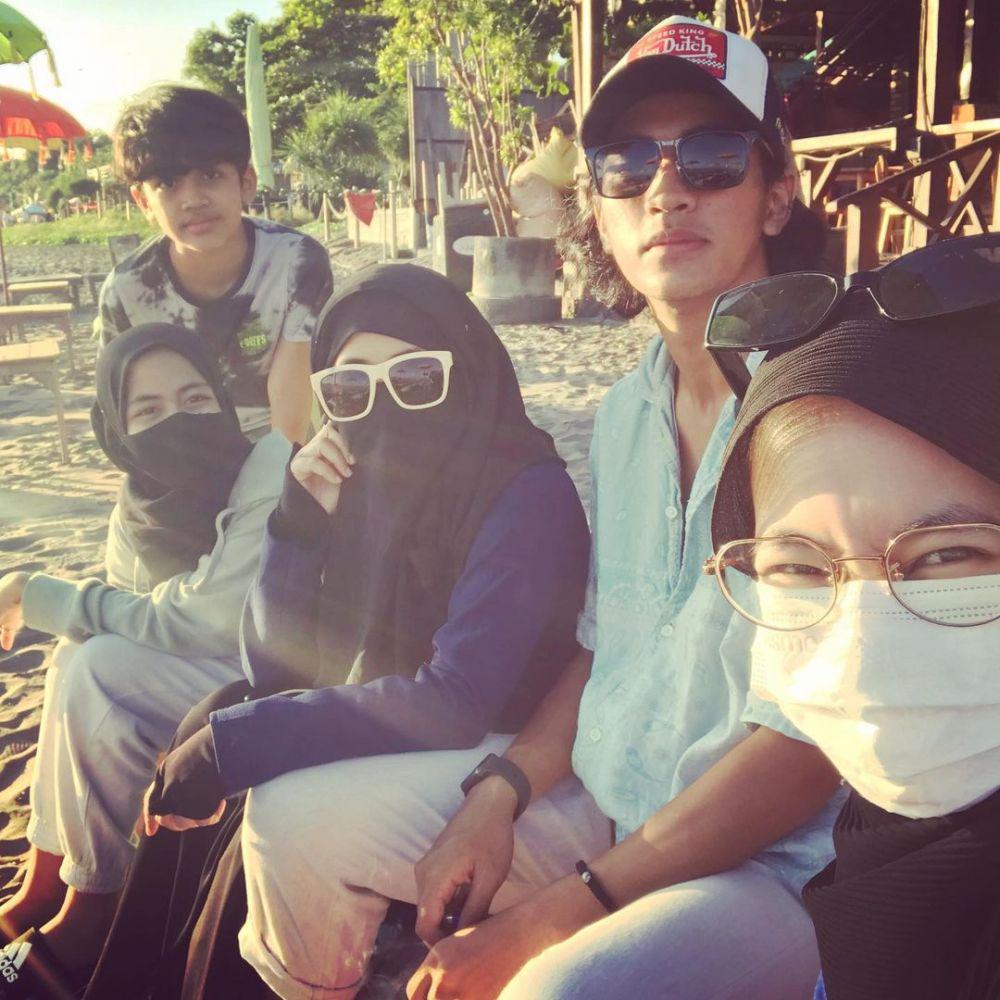 Abidzar Al Ghifari dan keluarga (instagram.com/_ummi_pipik_)