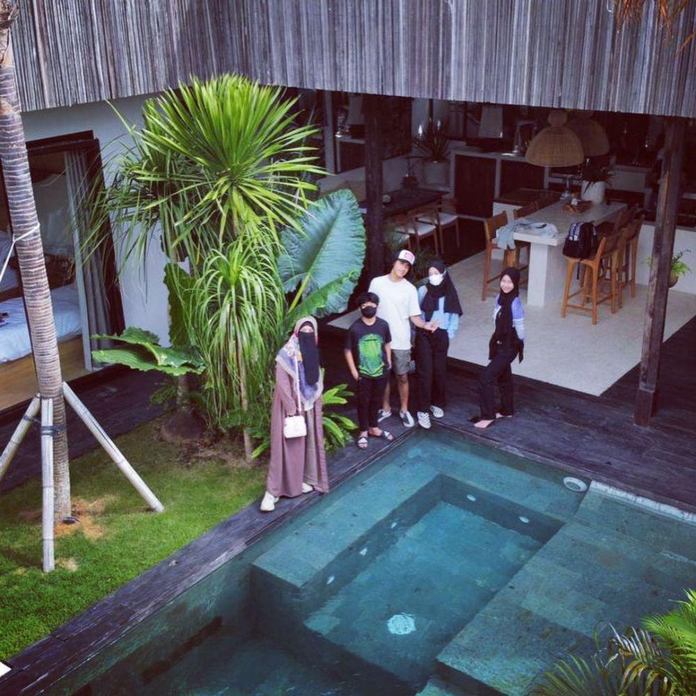 Abidzar Al Ghifari dan keluarga (instagram.com/_ummi_pipik_)