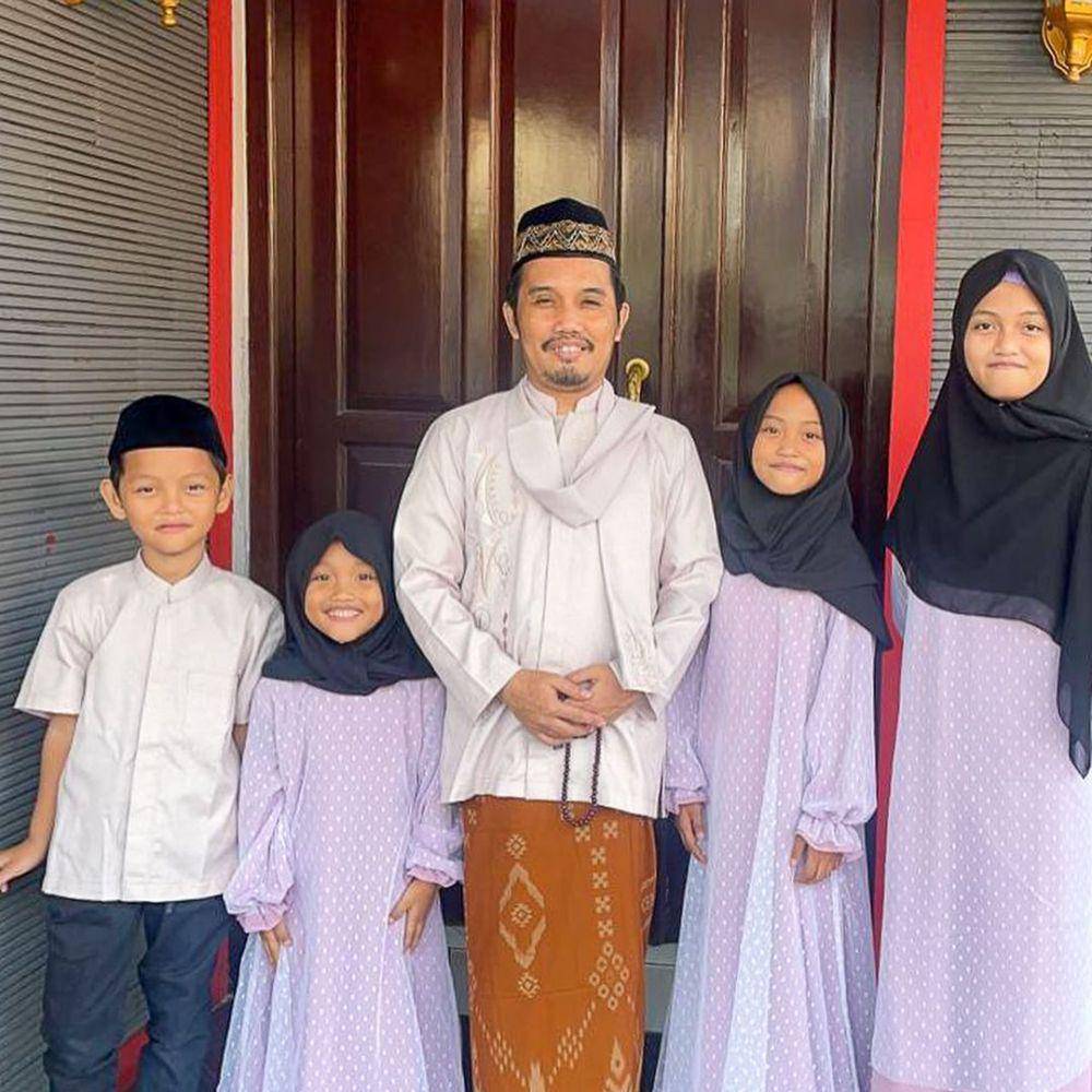 potret ustaz Maulana dan buah hati (instagram.com/m_nur_maulana)