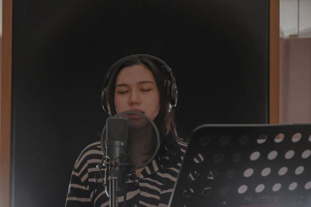 Rilis Single Baru Bareng Virgoun, Ini Potret Amindana Chinika