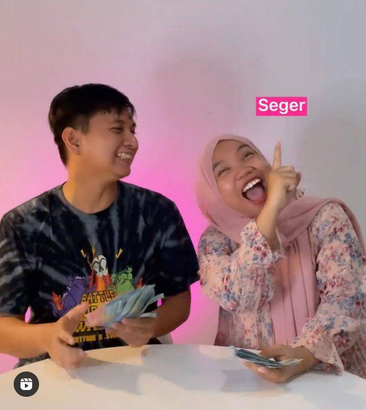 Mumuk Gomez berhijab (Instagram.com/mumukgomez)