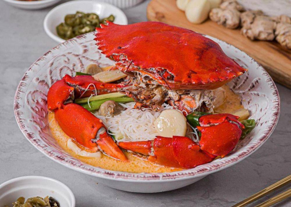 crab bee hoon soup (instagram.com/lazucrustacean)