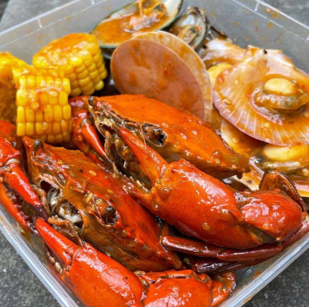 kepiting saus Padang (instagram.com/holacrab.id)