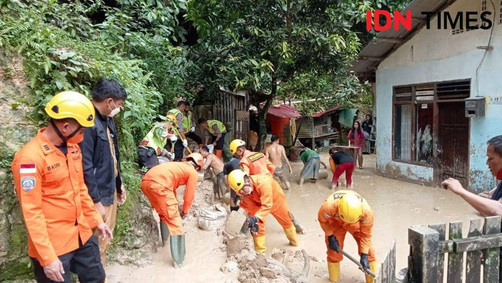Rumah Warga di Prapatan Balikpapan Diterjang Air dan Lumpur
