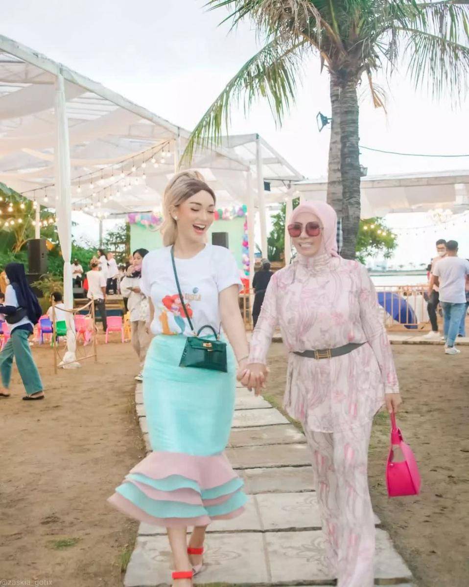 potret Zaskia Gotik (instagram.com/zaskia_gotix)