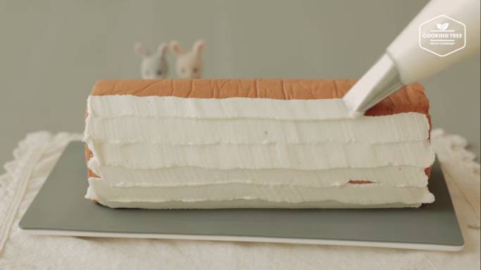 ilustrasi carrot roll cake (dok. youtube.com/Cooking tree 쿠킹트리)