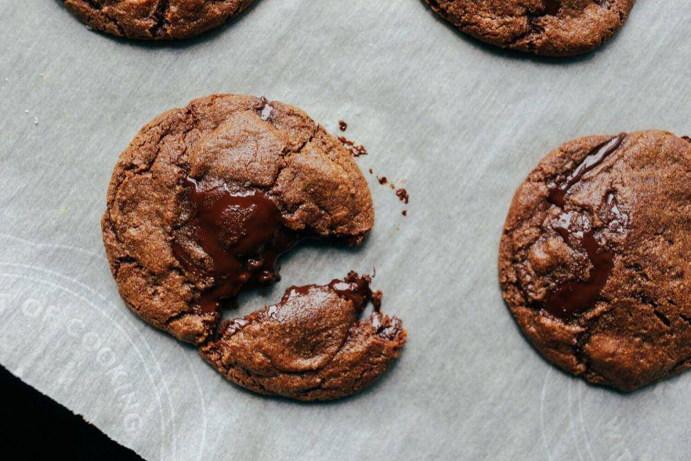 ilustrasi chocolate ginger snap (unsplash.com/Charles Deluvio)