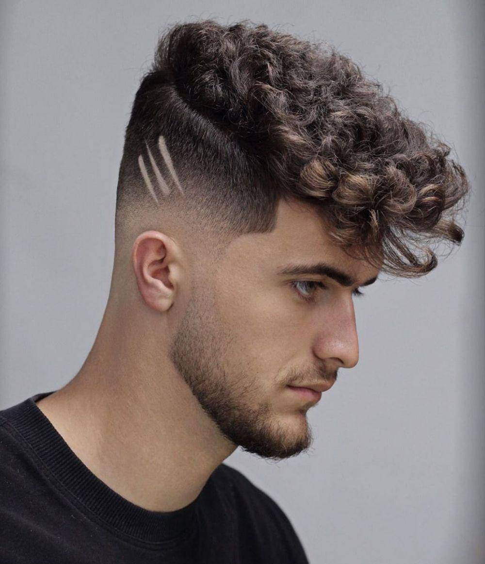 Gaya rambut faux hawk curly (haircutinspiration.com)